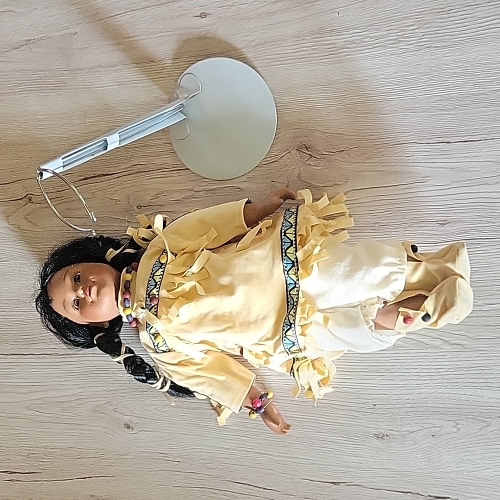 Porcelain Indian doll - Picture 2 of 2
